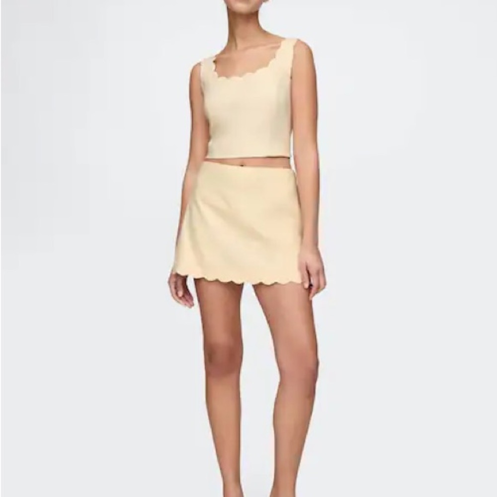 Linen-Blend Scalloped Cropped Top